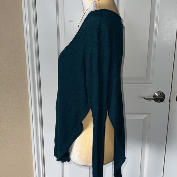 WINDSOR LONG SLEVE KNIT TOP WITH SPLIT SIDES - Picture 3 of 10